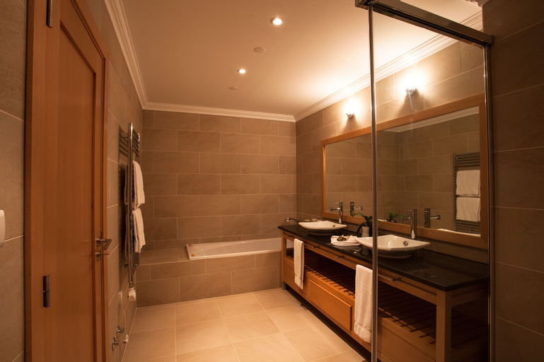 Bathroom 19