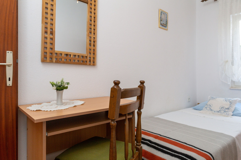 Bedroom 4, A 1 - apt Near Beach With Patio, Parking and Grill, Split