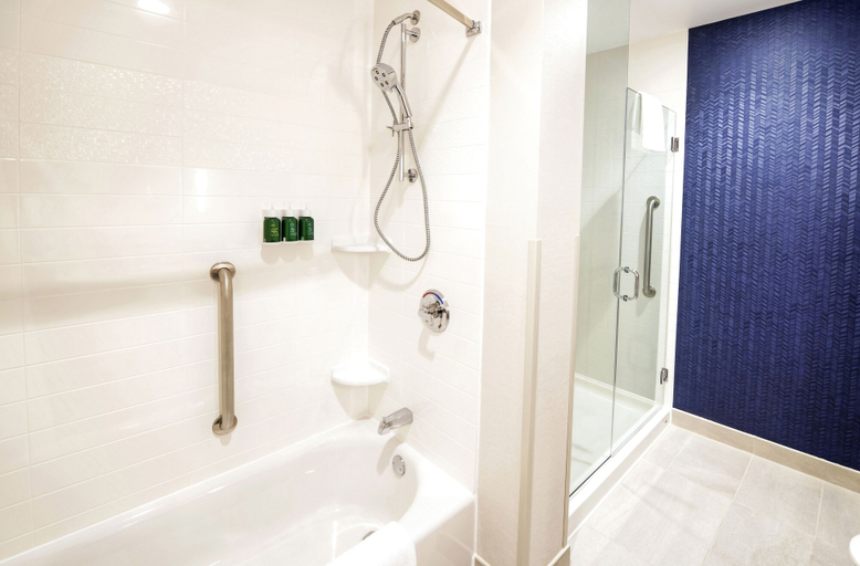 Bathroom 4, Fairfield Inn & Suites by Marriott Ottawa Airport, Ottawa