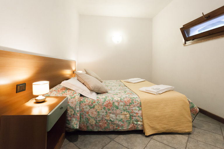 Bedroom 4, Taki Village Hotel, Verona