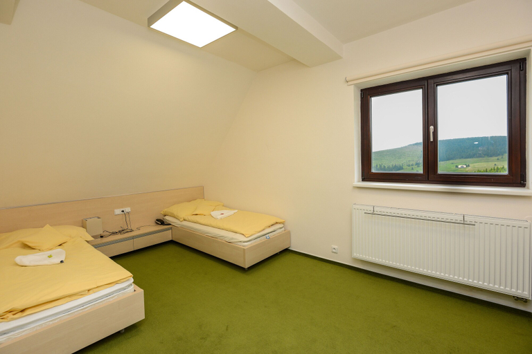 Bedroom 2, Horský Hotel Friesovy Boudy, Trutnov