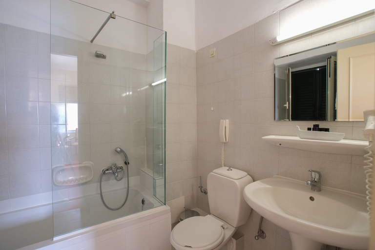 Bathroom 4, Cavalieri Hotel, Ionian Islands