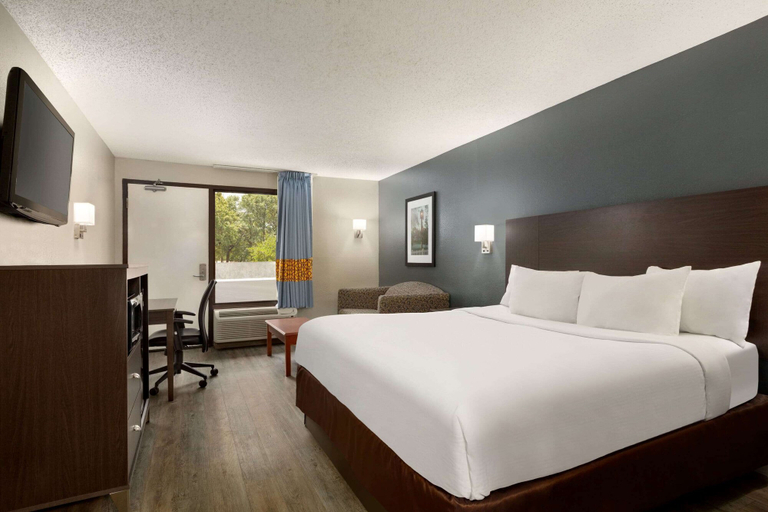 Bedroom 4, Baymont by Wyndham Wilmington, New Hanover