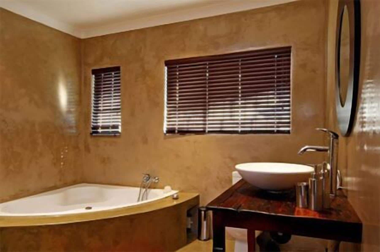 Bathroom 5, African Moon Corporate House, Ekurhuleni