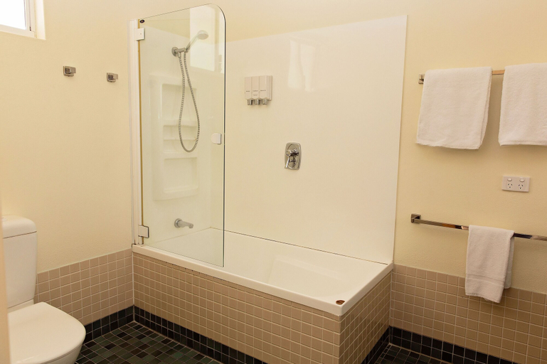 Bathroom 4