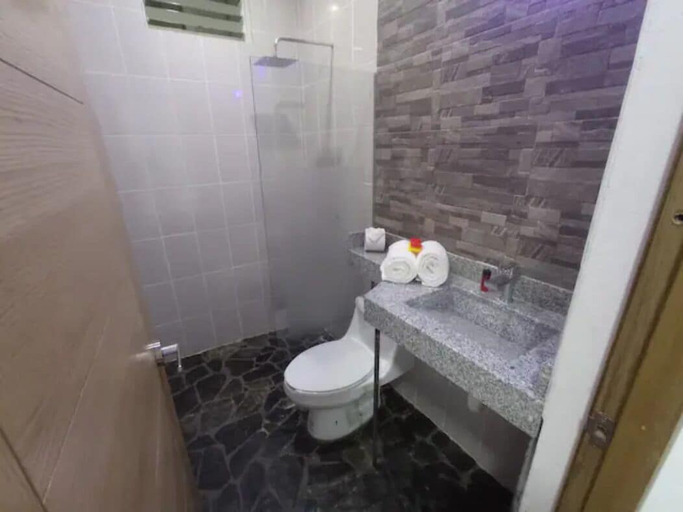 Bathroom 3, Palmas De Chahue, Dist. Pochutla