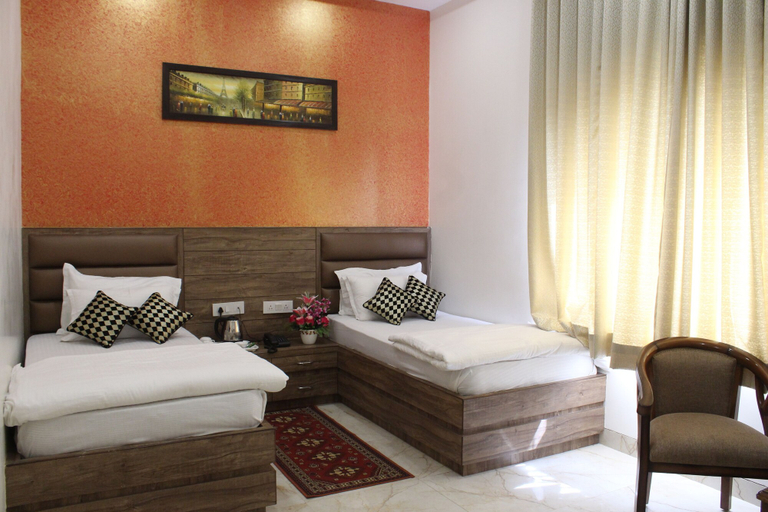 Bedroom 2, Regal Hotel and Restaurant, Mathura