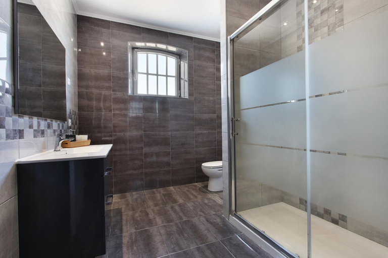 Bathroom 4, Farm on the Beach sea View 2 Steps From Lisbon, Almada