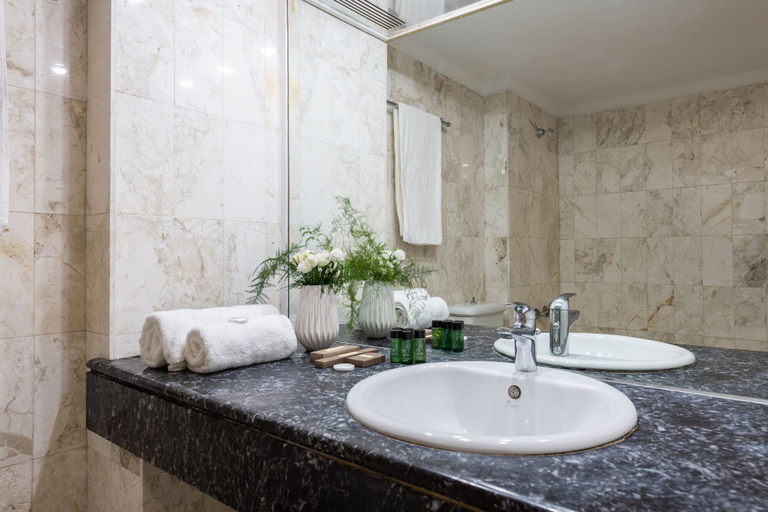 Bathroom 4, Porto Rio Hotel Casino, West Greece