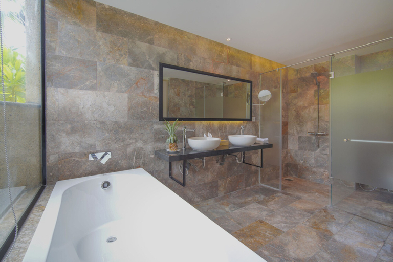 Bathroom 5, Temple Beach Resort, Da Nang