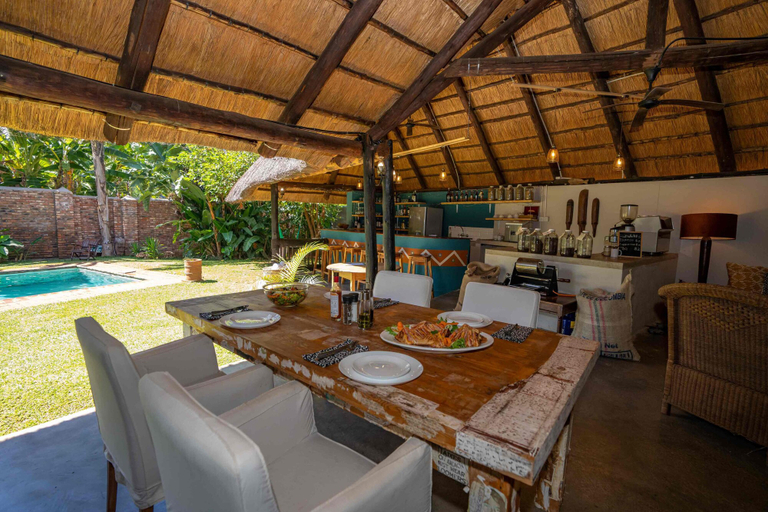 Food & Drinks 3, Drift Inn, Hwange