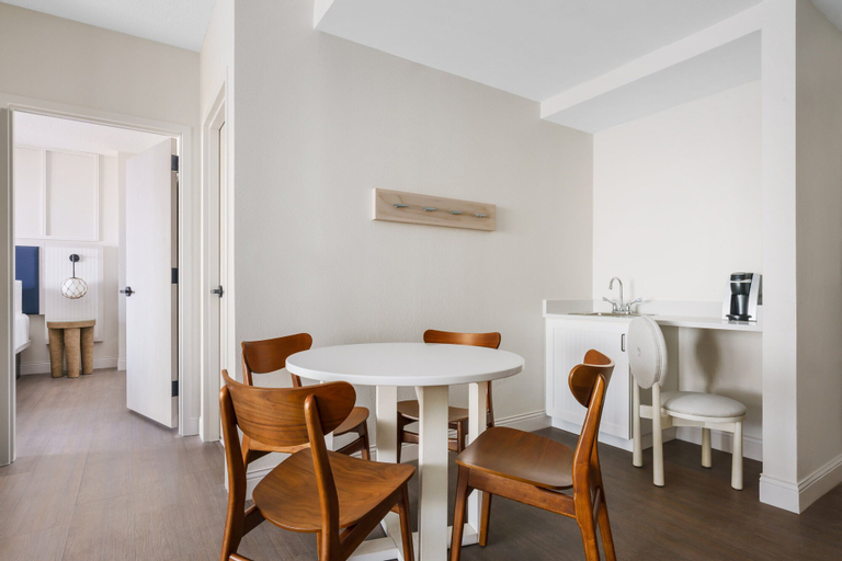 Dining Room 9