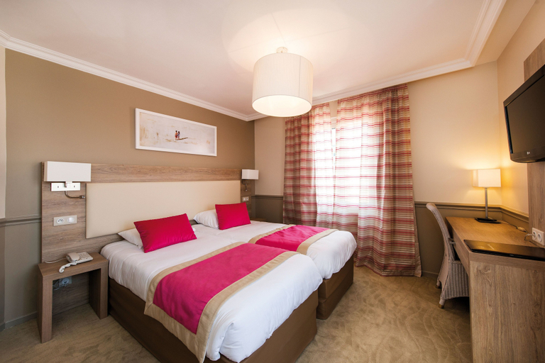 Bedroom 2, Hôtel Vacances Bleues Royal Westminster, Alpes-Maritimes