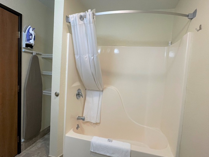Bathroom 5, Quality Inn Petoskey, Emmet