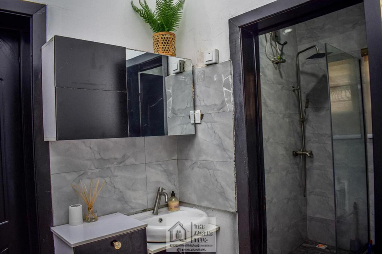 Bathroom 5, Stunning 1-bed Apartment in Lekki Phase 1, Eti-Osa