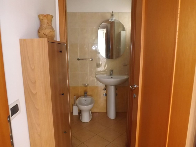 Bathroom 4, Appartamento sulla spiaggia con balcone, Rimini