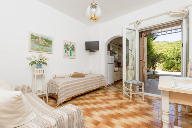 Bedroom 3, Effie Apartment, Ionian Islands