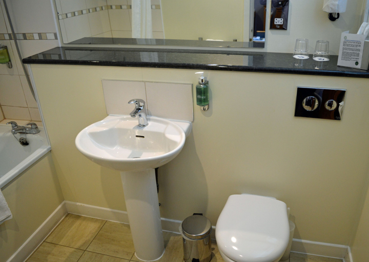 Bathroom 4, Best Western Kings Manor Hotel, Edinburgh