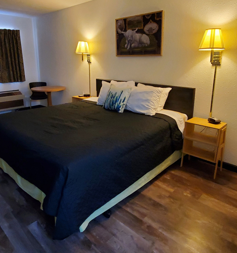 Bedroom 2, Cactus Inn & Suites, Wright