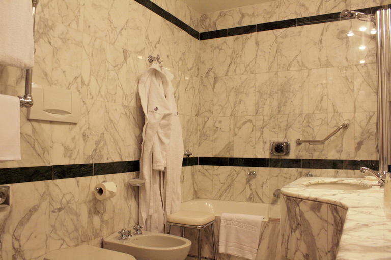 Bathroom 4, Hotel Albani Firenze, Florence