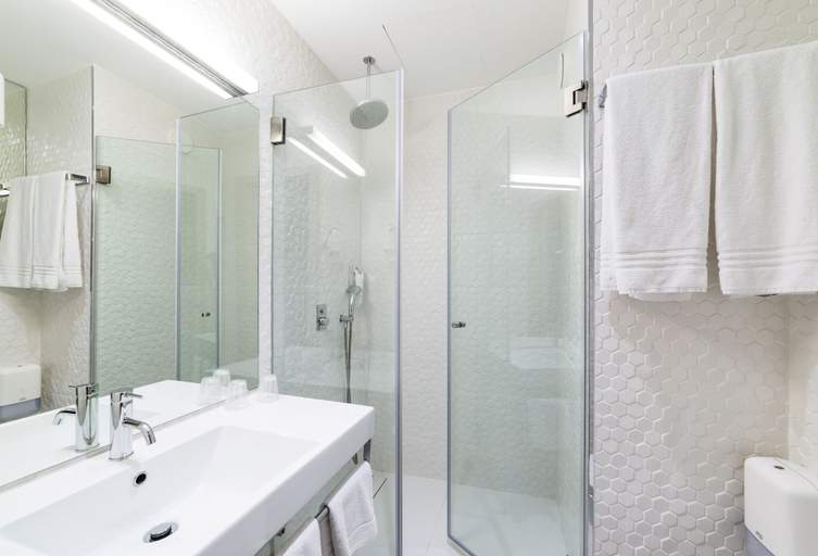 Bathroom 4, Moov Hotel Porto Centro, Porto