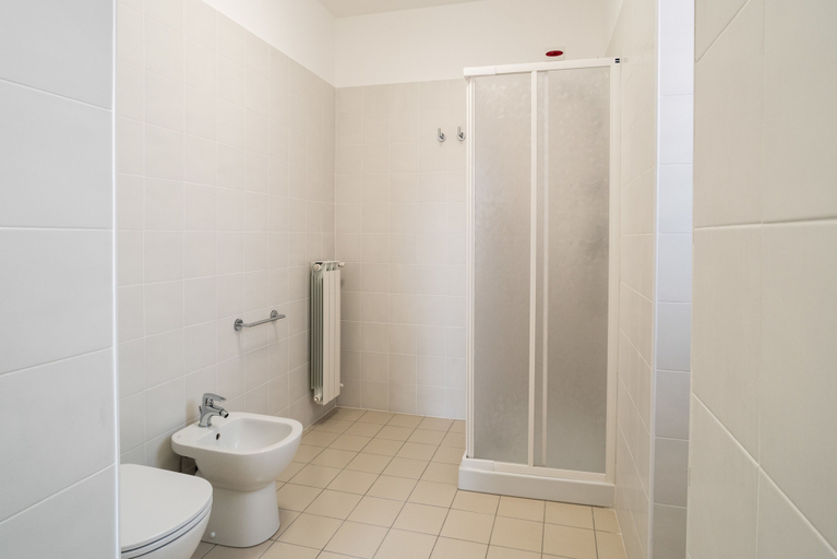 Bathroom 5, Minerva Monks Inn, Rome