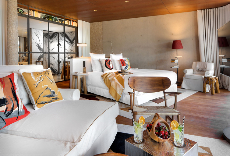 Bedroom 3, Lily of the Valley, Var