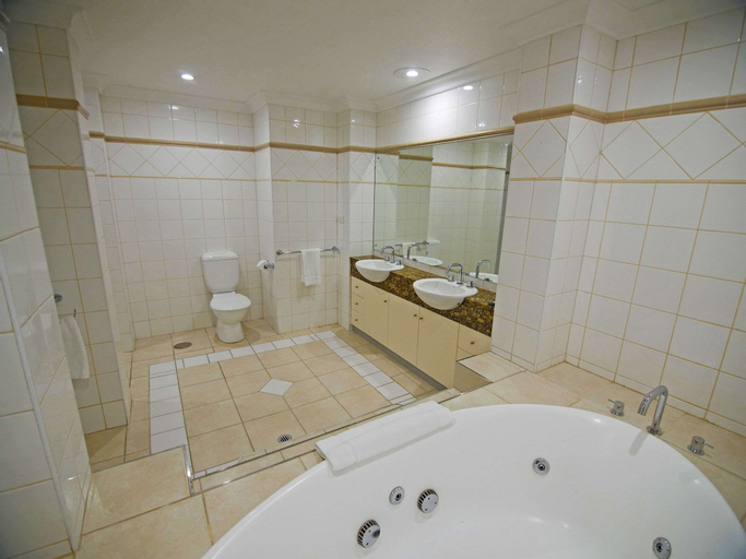 Bathroom 16