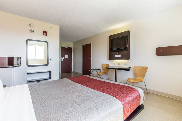 Bedroom 3, Motel 6 Kingston, ON, Frontenac