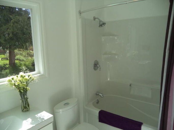 Bathroom 4, Enchanted Rainforest Guesthouse, Skeena-Queen Charlotte