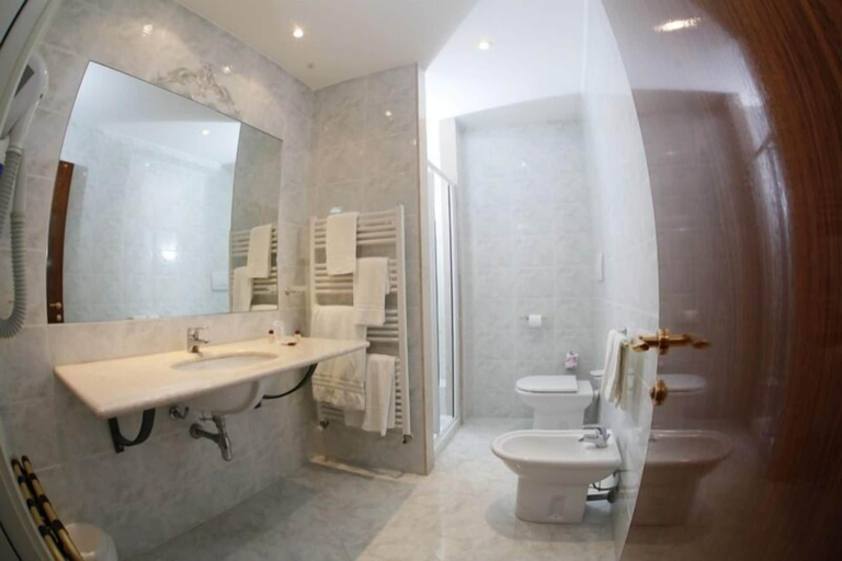Bathroom 4, Grande Albergo Internazionale, Brindisi
