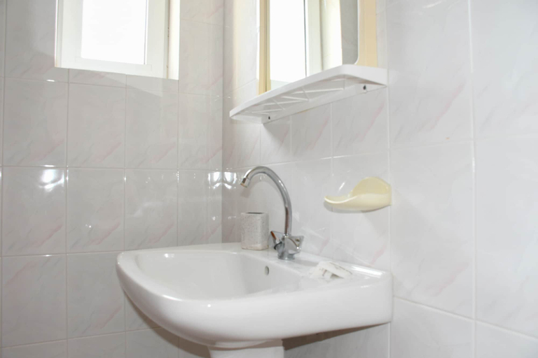 Bathroom 4, Litinas Apartments, Crete