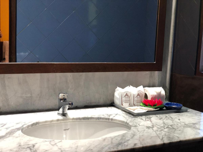 Bathroom 4, Phi Phi Villa Resort, Mueang Krabi