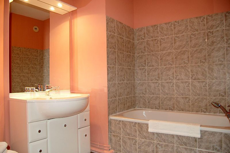 Bathroom, Hôtel Domaine de Volkrange, Moselle