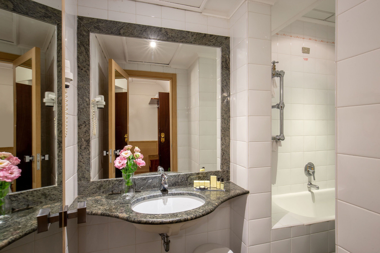 Bathroom 4, Hotel Nord Nuova Roma, Rome