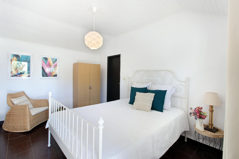 Bedroom 5, Farm on the Beach sea View 2 Steps From Lisbon, Almada