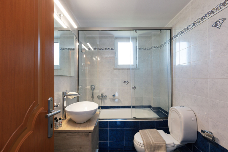Bathroom 4, Pietra Di Mare, Crete