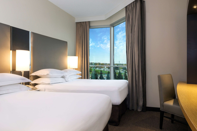 Bedroom 3, Hilton Toronto/Markham Suites Conference Centre & Spa, York