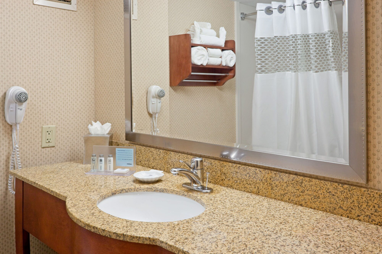Bathroom 4, Hampton Inn Littleton, Grafton