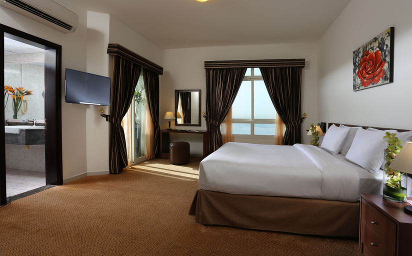 Bedroom 3, Ramada by Wyndham Beach Hotel Ajman, Ajman