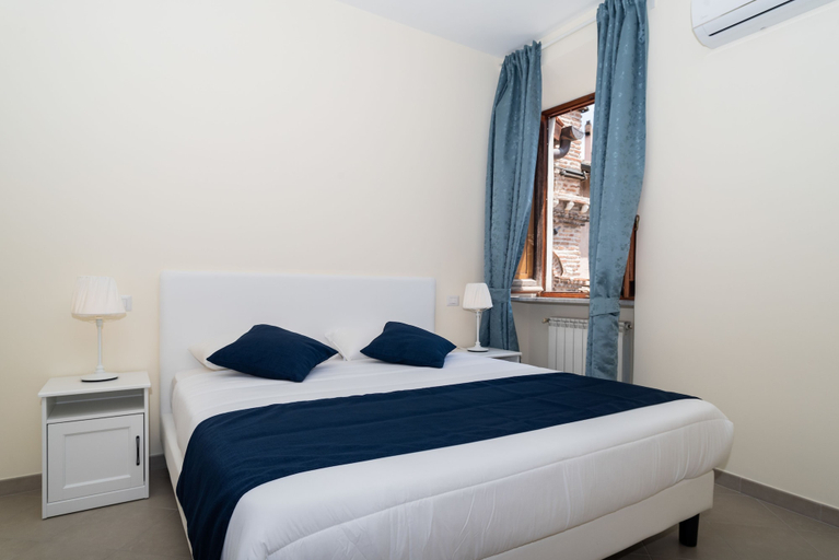 Bedroom 3, Minerva Monks Inn, Rome