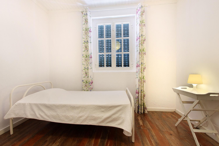 Bedroom 4, Farm on the Beach sea View 2 Steps From Lisbon, Almada