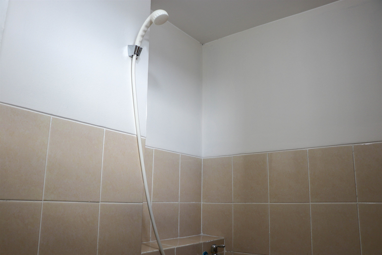 Bathroom 5, Fancy and Nice Studio at Loftvilles City Apartment By Travelio, South Tangerang