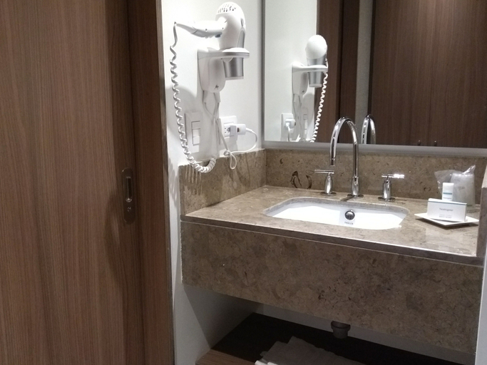 Bathroom 4, Hampton by Hilton Yopal, Yopal