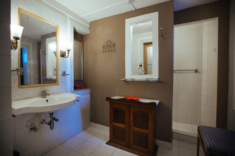 Bathroom 6
