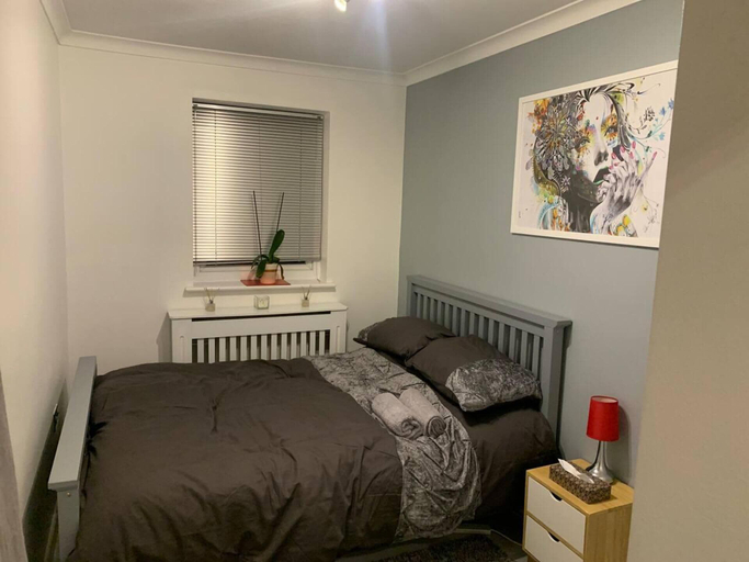 Others 4, Lovely 2-bed Apartment in Wallasey, Sleeps 4, Wirral