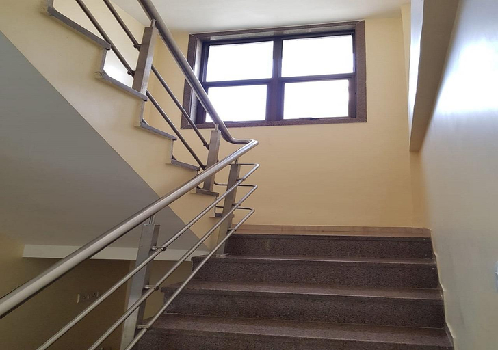 Others 5, Narayan Villa, Pune