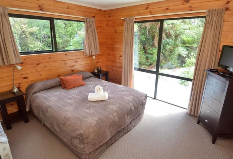 Bedroom 3, Rainforest Retreat, Westland