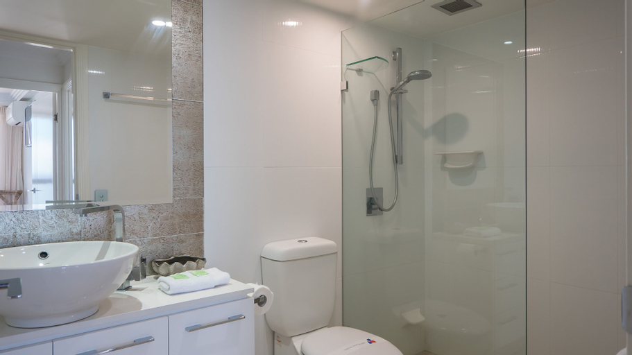 Bathroom 10