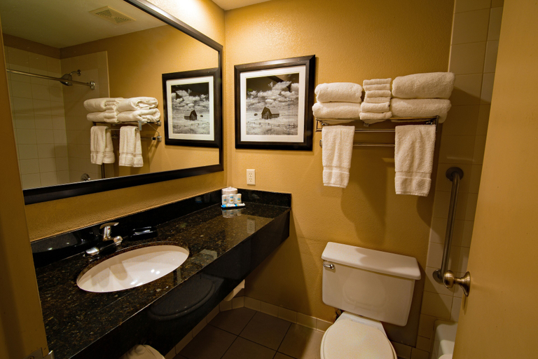 Bathroom 4, Heritage Inn, Cascade